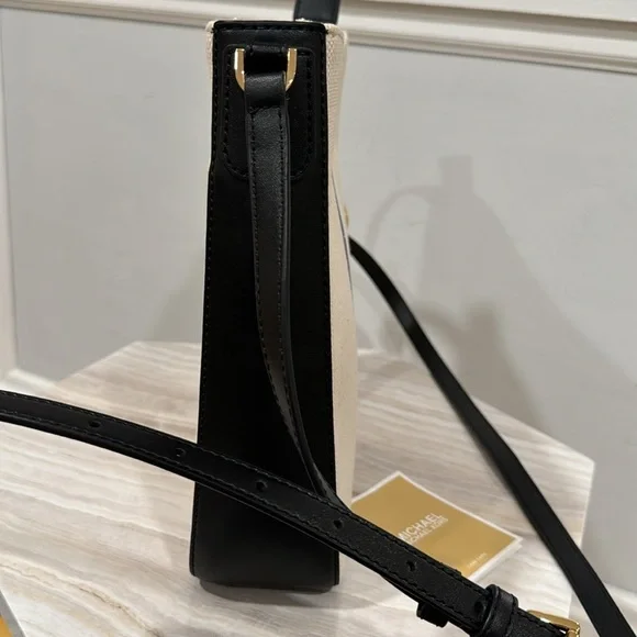 Michael Kors Bag Charlotte Canvas Crossbody - Picture 4 of 17